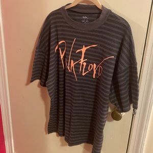 🌸 American Eagle Pink Floyd shirt. Size XL!